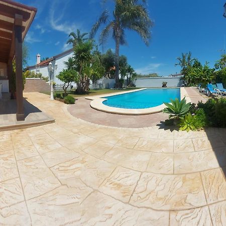 Chalet la Huerta con piscina chimenea y Wifi Conil De La Frontera Exterior foto