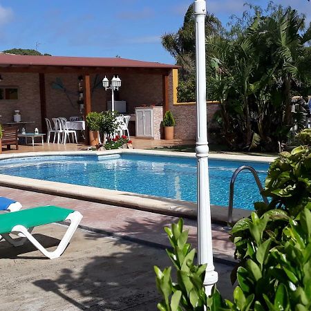 Chalet la Huerta con piscina chimenea y Wifi Conil De La Frontera Exterior foto