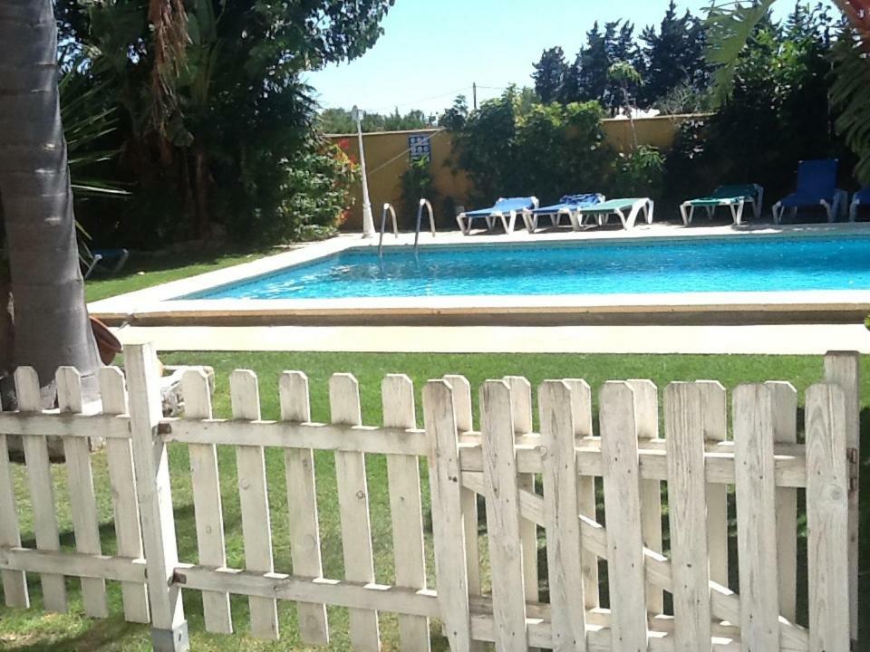 Chalet la Huerta con piscina chimenea y Wifi Conil De La Frontera Exterior foto