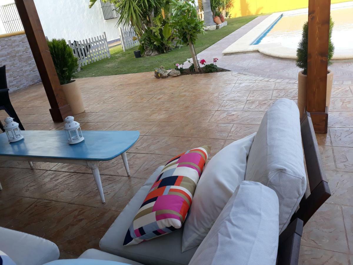 Chalet la Huerta con piscina chimenea y Wifi Conil De La Frontera Exterior foto