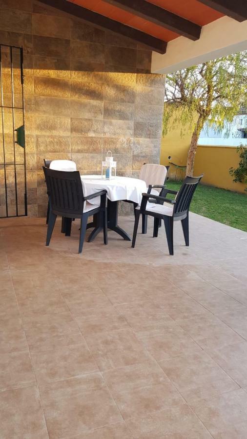 Chalet la Huerta con piscina chimenea y Wifi Conil De La Frontera Exterior foto