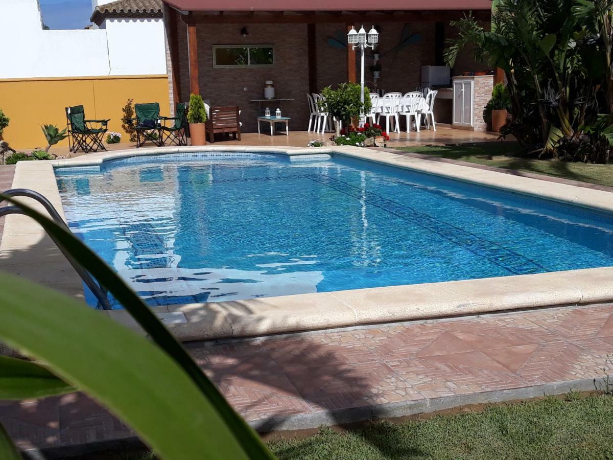 Chalet la Huerta con piscina chimenea y Wifi Conil De La Frontera Exterior foto