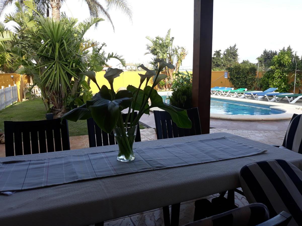 Chalet la Huerta con piscina chimenea y Wifi Conil De La Frontera Exterior foto